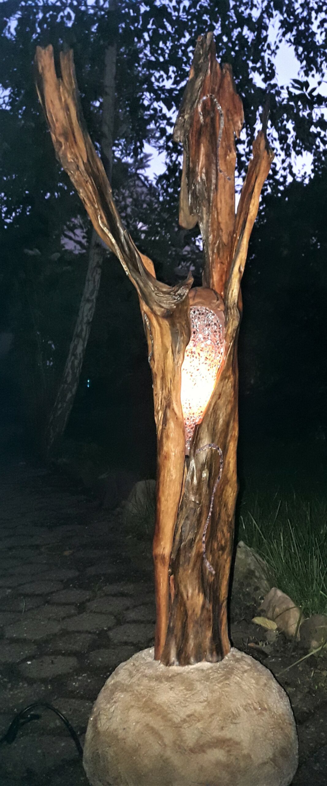 Stehlampe mit Flammeneffekt
