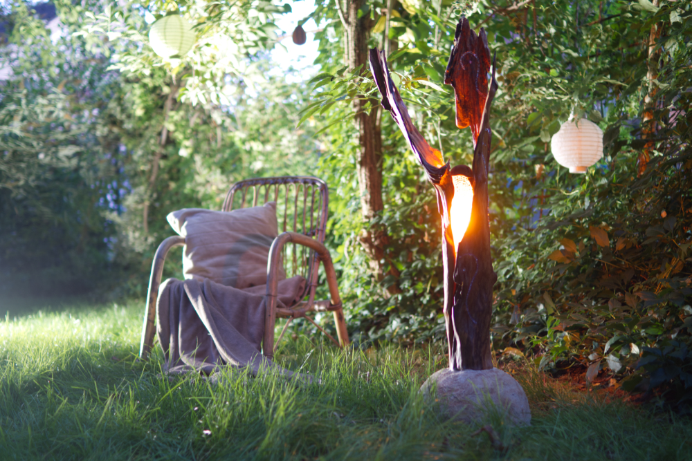 Stehlampe mit Flammeneffekt